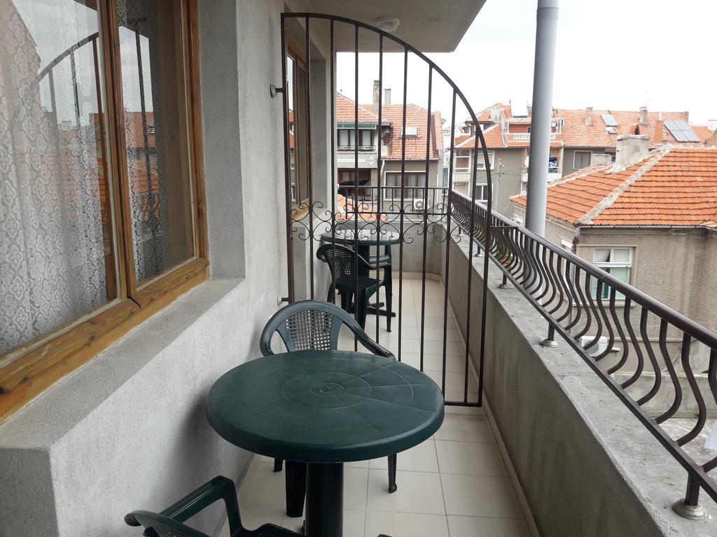 Georgievi Guest House Pomorie Extérieur photo