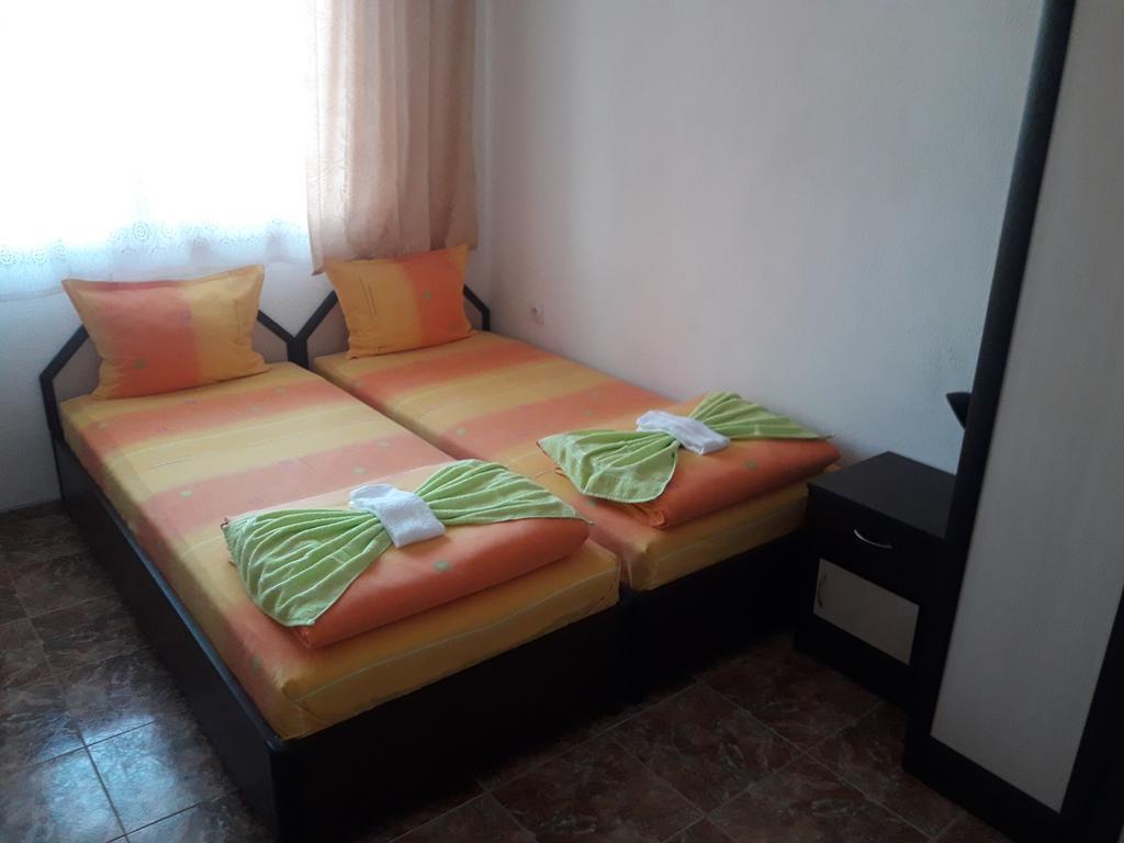 Georgievi Guest House Pomorie Extérieur photo